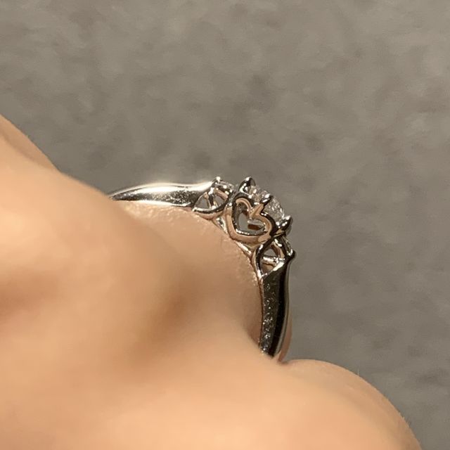 【アイプリモ(I-PRIMO)の口コミ】 婚約指輪を2人で見に行ったのですが、サイドビューの♡に一目惚れしました…