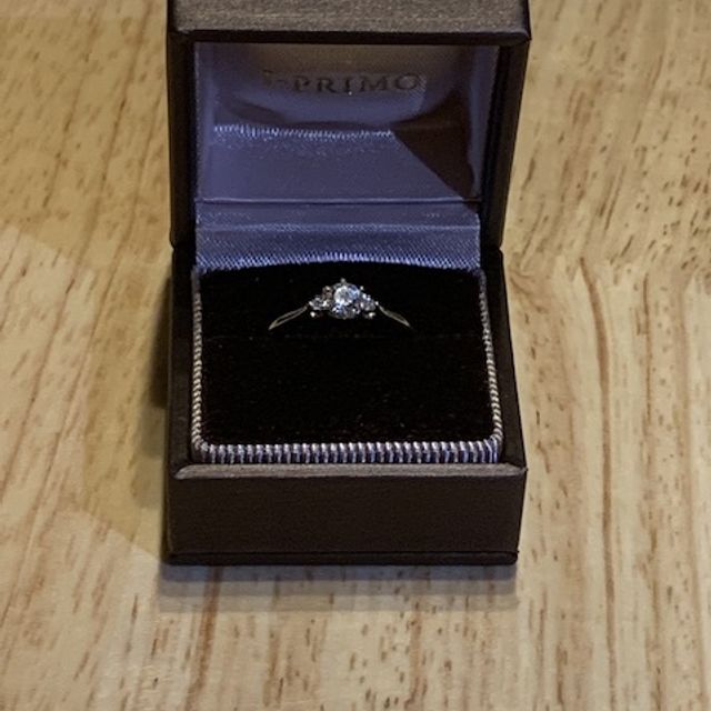 【アイプリモ(I-PRIMO)の口コミ】 婚約指輪を2人で見に行ったのですが、サイドビューの♡に一目惚れしました…