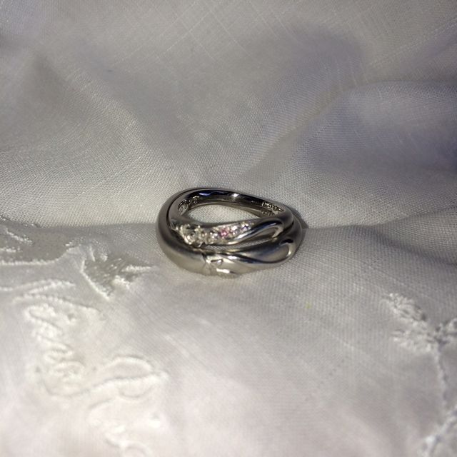 【ケイウノ ブライダル(K.UNO BRIDAL)の口コミ】 指輪を上から見ると、微妙ですが∞に見えるように作ってもらいました…
