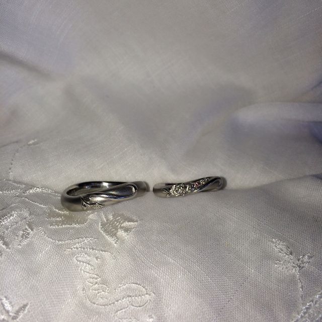 【ケイウノ ブライダル(K.UNO BRIDAL)の口コミ】 指輪を上から見ると、微妙ですが∞に見えるように作ってもらいました…