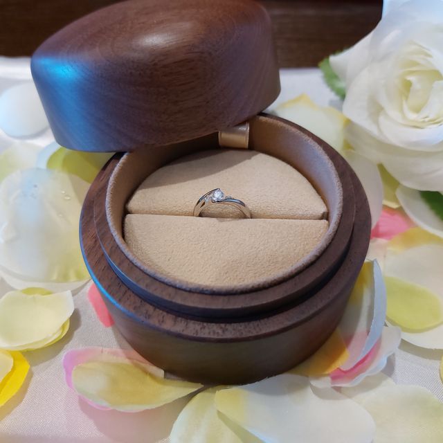 【COLANY(コラニー)の口コミ】 見た瞬間にこれと決めました！
リング一つ一つに思いがこもっていて感動し…