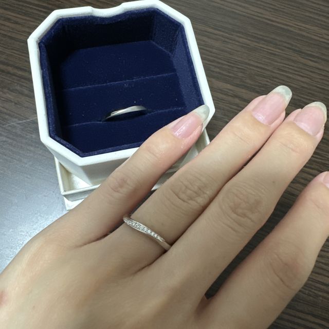 【4℃ BRIDAL(ヨンドシーブライダル)の口コミ】 シンプルなデザインよりもダイヤがキラキラとしているようなデザインが好…