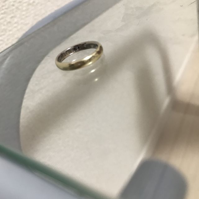 【THE KISS(ザ・キッス)の口コミ】 デザインはリングの真ん中にダイヤが埋め込まれているシンプルなデザイン…