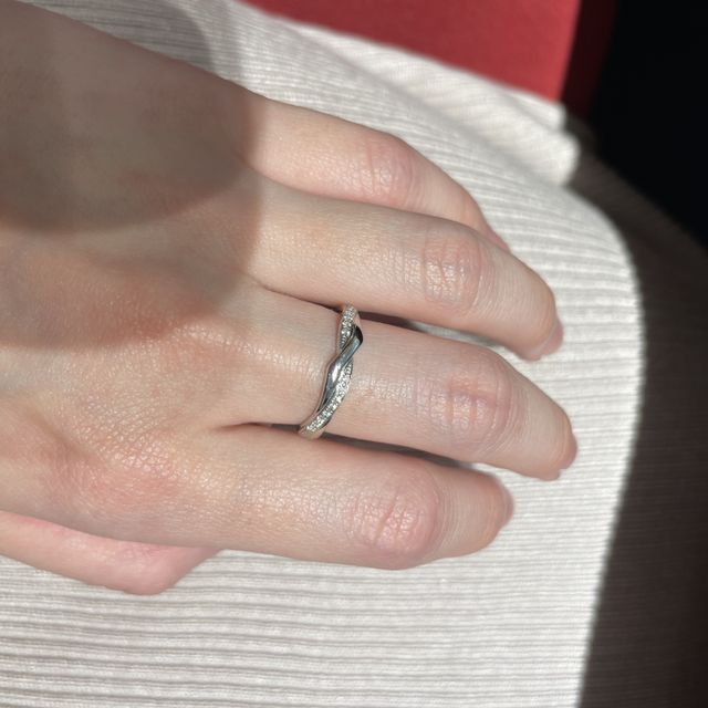 【銀座ダイヤモンドシライシの口コミ】 男女ともにデザインがよかった。女性側では、シンプルの中にダイヤモンド…
