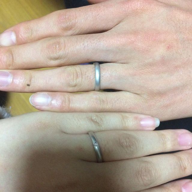 【銀座ダイヤモンドシライシの口コミ】 指輪の決め手は、普段使いできるシンプルなデザインだったからです。夫婦…