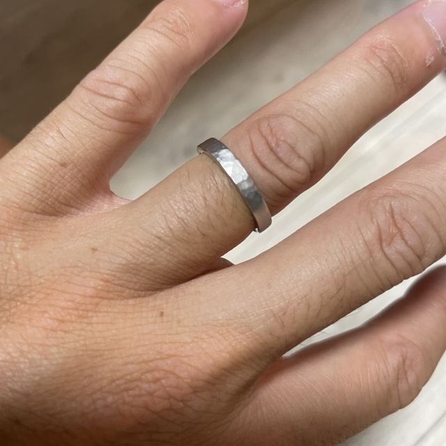 【ROCCA(ロッカ)の口コミ】 デザインはとてもシンプルでカッコいいです！いろいろ見せて手に取ってみ…