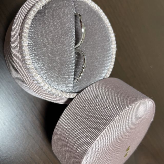 【Flowaves(フロウェーブス)の口コミ】 結婚指輪を購入するにあたり、自分たちはシンプルなデザインがいいなと話…
