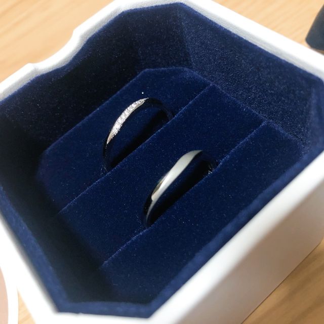 【4℃ BRIDAL(ヨンドシーブライダル)の口コミ】 シンプルでありながらかつウェーブの形や11石のダイヤの華やかさも兼ねて…