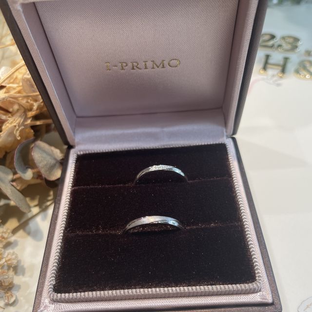 【アイプリモ(I-PRIMO)の口コミ】 シンプルでもありながら斜めのデザインで小さいながらもダイヤか3つ入って…