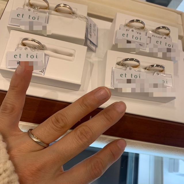 【et toi(エトワ)の口コミ】 かわいらしく、派手すぎないデザイン。

光があたると、キラッとして柄が…