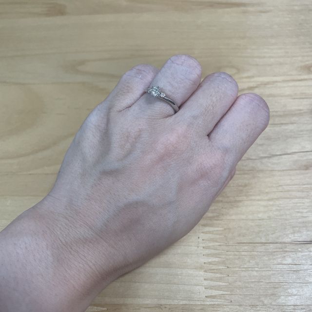 【銀座ダイヤモンドシライシの口コミ】 シンプルなデザインですがとても洗練されており、正面だけでなく横からの…