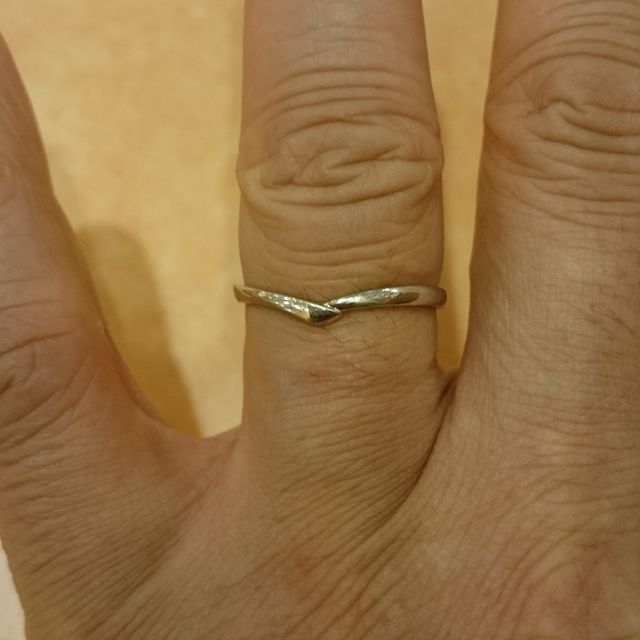 【4℃ BRIDAL(ヨンドシーブライダル)の口コミ】 嫁が、婚約指輪とセットでつけられる結婚指輪を希望していたので、その種…