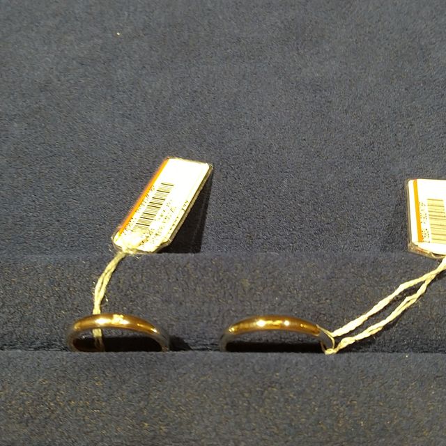 【BONDS(ボンズ)の口コミ】 プラチナとゴールドの指輪 強度もあります 
価格は一つ49000円 格安ですが…