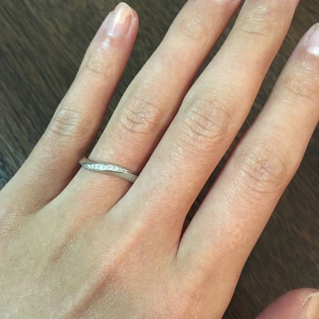 【4℃ BRIDAL(ヨンドシーブライダル)の口コミ】 旦那が気に入ったデザインの指輪の中から一番結婚指輪らしいキラキラした…