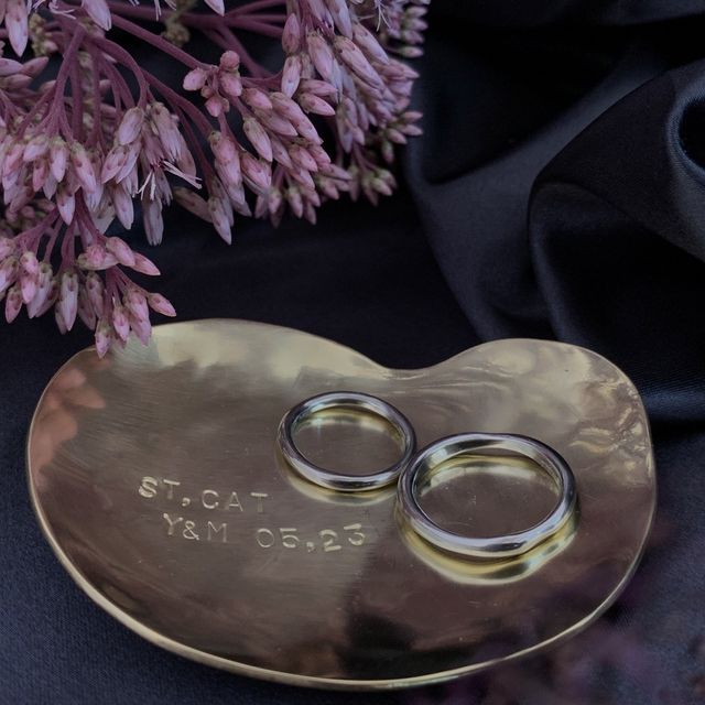 【atelier ST, CAT(アトリエ エスティーキャット)の口コミ】 シンプルな物を探していた時にInstagramでこのブランドを見つけ、「結婚指…