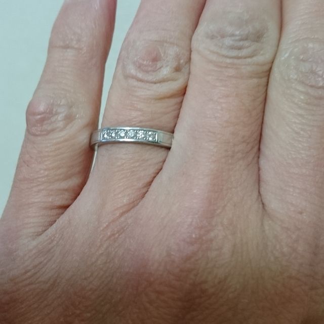 【ハリー・ウィンストン(Harry Winston)の口コミ】 エンゲージリングと同じハリーウィンストンのみで検討。重ね付けが出来る…