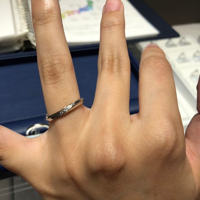【銀座ダイヤモンドシライシの口コミ】 素材がプラチナであること。また、内側に加工を施しているらしく、他の指…