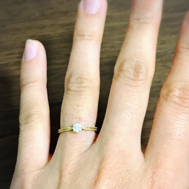 【AHKAH(アーカー)の口コミ】 デザインと価格です。
まずデザインですが、コの字型のアームの表部分がミ…