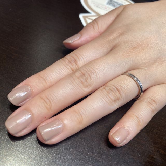 【TRECENTI(トレセンテ)の口コミ】 ストレートのリングでありながら、ウェーブ状にダイヤがつけられているデ…