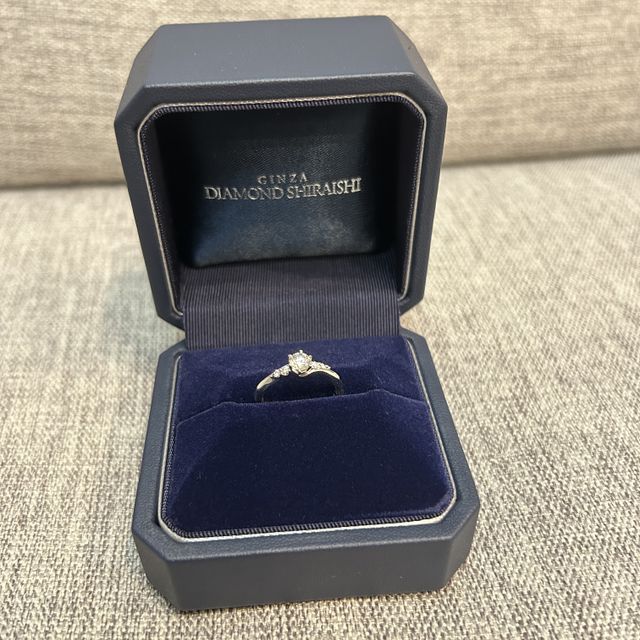 【銀座ダイヤモンドシライシの口コミ】 他のブランドと迷いましたが、アフター保証が決め手になりました。
重ね付…