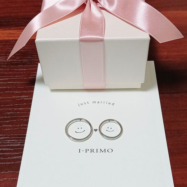 【アイプリモ(I-PRIMO)の口コミ】 ウェーブの形にミル打ちされていて、シンプルなリングの中に細やかなデザ…