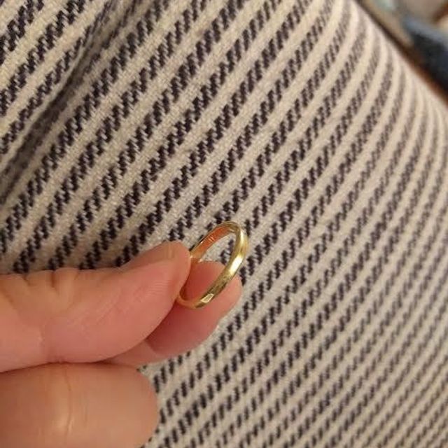 【アッシュペーフランス(H.P.FRANCE)の口コミ】 人と被らない指輪が欲しかった事と、指にはめたときに気にならいくらいし…
