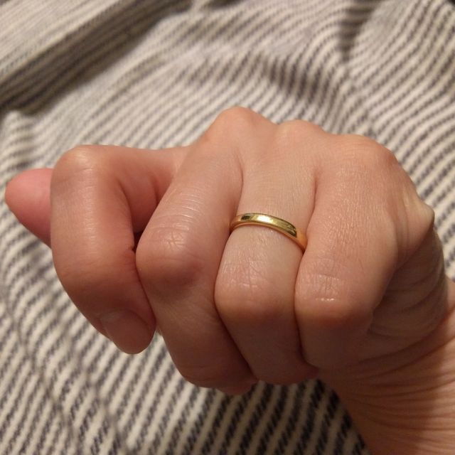 【アッシュペーフランス(H.P.FRANCE)の口コミ】 人と被らない指輪が欲しかった事と、指にはめたときに気にならいくらいし…