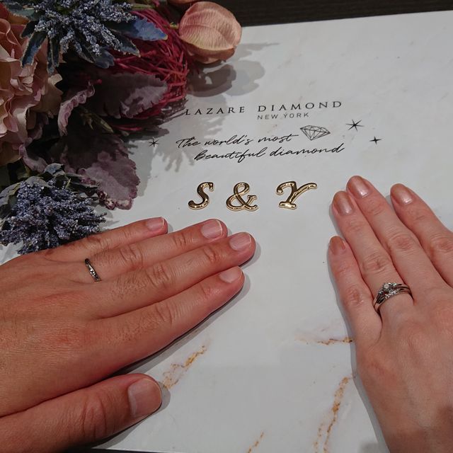 【ラザール ダイヤモンド(LAZARE DIAMOND)の口コミ】 デザインが素敵で、一目惚れしてしまいました。特に、横からみたリングの…