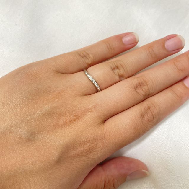 【4℃ BRIDAL(ヨンドシーブライダル)の口コミ】 指輪は着け心地とデザイン重視で選びました。
他のブランドの指輪を試着し…