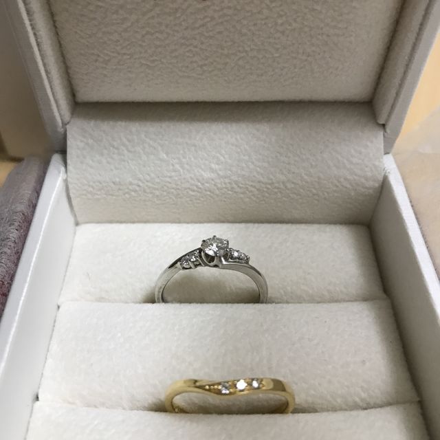 【アンジェリックフォセッテ(Angelique Fossette)の口コミ】 いろんなところに指輪を見に行きましたが、二人揃ってデザインが気に入り…
