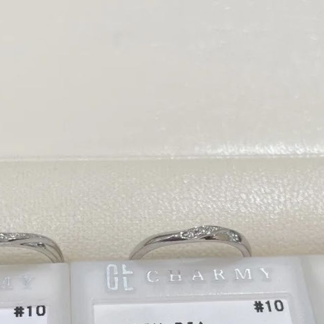 【CHARMY(チャーミー)の口コミ】 ハートシェイプの婚約指輪と重ね付けできるデザインのものを探していまし…