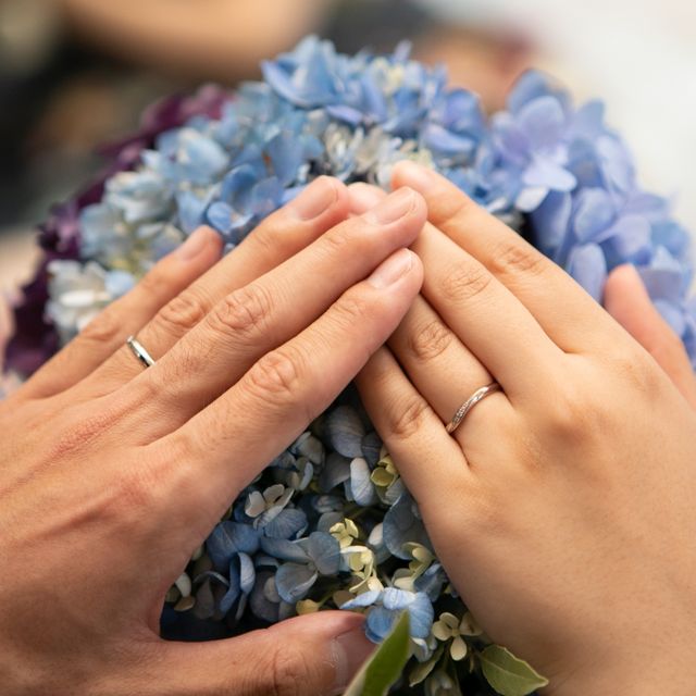 【銀座ダイヤモンドシライシの口コミ】 指輪は、手につけて上から見た際に真っ直ぐシンプルな形状は避けたかった…