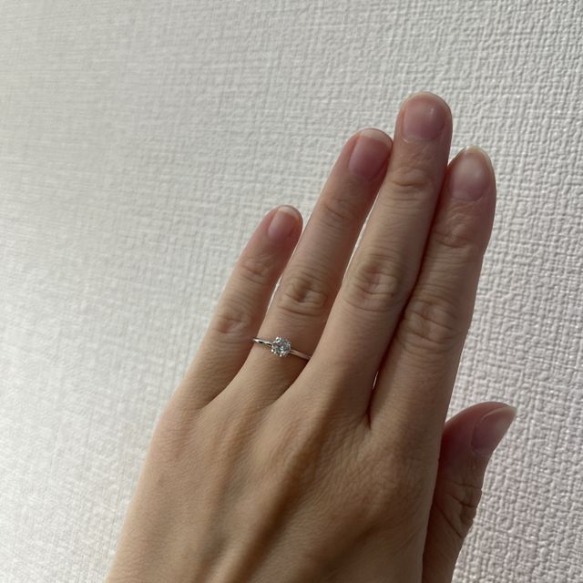 【ティファニー(Tiffany & Co.)の口コミ】 ダイヤモンドが引き立つスタイリッシュなデザイン。どんな指輪でも重ね付…