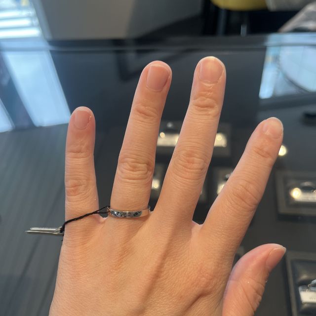 【エクセルコダイヤモンド(EXELCO DIAMOND)の口コミ】 指輪のデザインについて：シンプルで丸みのあるものを求めていましたが、…