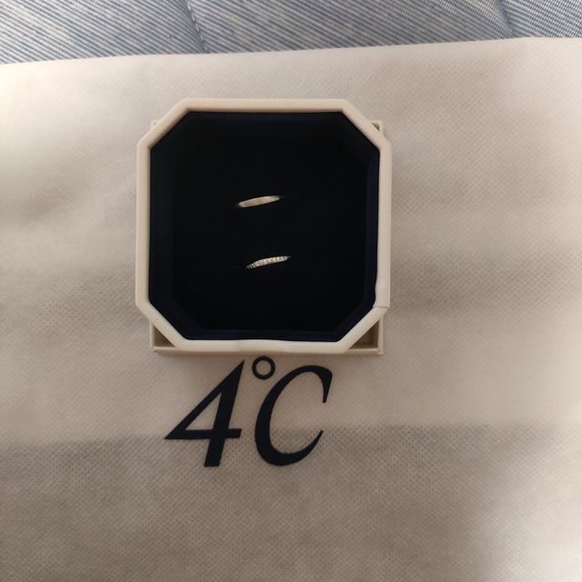 【4℃ BRIDAL(ヨンドシーブライダル)の口コミ】 ブランドで決めました。キラキラしている指輪が良くてダイヤが多いものを…