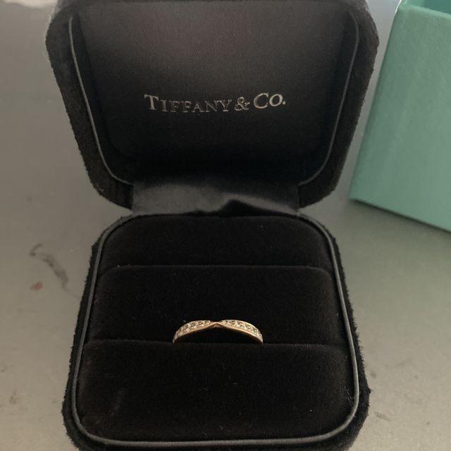 【ティファニー(Tiffany & Co.)の口コミ】 指輪のデザインが彼女がとても気に入り、それが一番の購入の決め手です。…