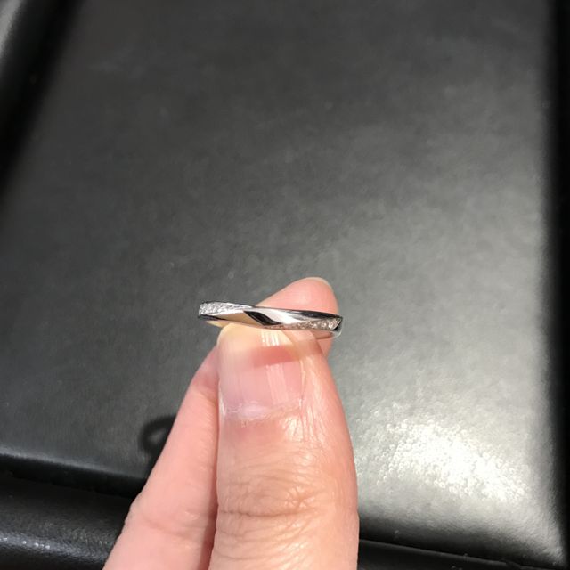 【CAFERING(カフェリング)の口コミ】 ストレートのデザインで見比べていて、これはストレートでひねりのあるデ…