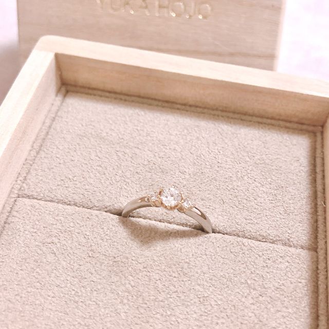 【YUKA HOJO(ユカホウジョウ)の口コミ】 シンプルで可愛らしい指輪を探してました。
たくさんたくさん試着して、ゴ…