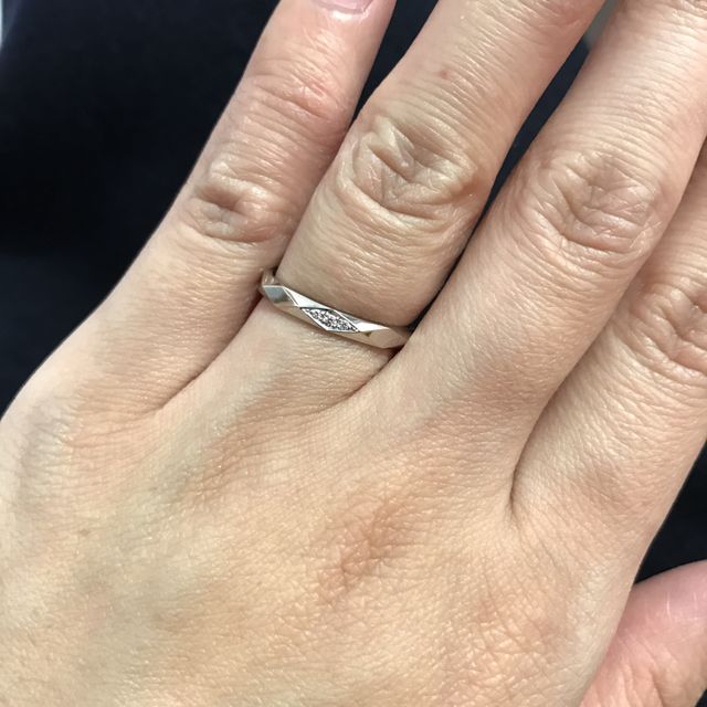 【AFFLUX(アフラックス)の口コミ】 ストレートで色々と比べていて、このデザインはカット面がとても珍しくて…