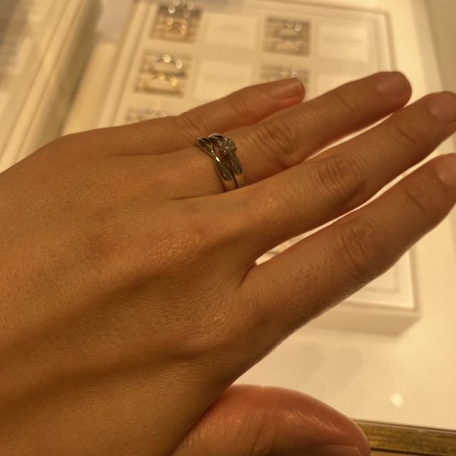 【ティファニー(Tiffany & Co.)の口コミ】 8軒ほど巡ってみましたが、一番手にしっくりと馴染んだことと、ダイヤの輝…