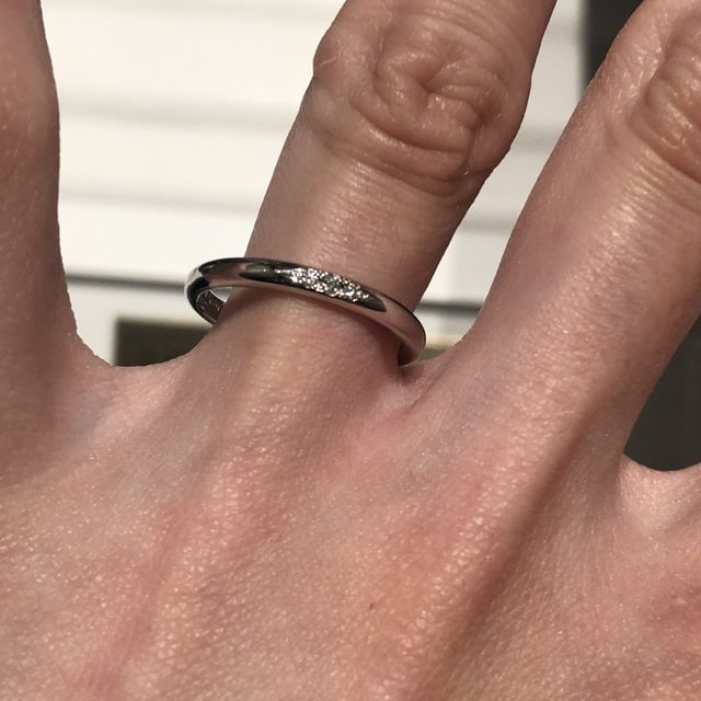 【アイプリモ(I-PRIMO)の口コミ】 アイプリモダイヤモンドの結婚指輪は、洗練されたデザインが特徴です。シ…
