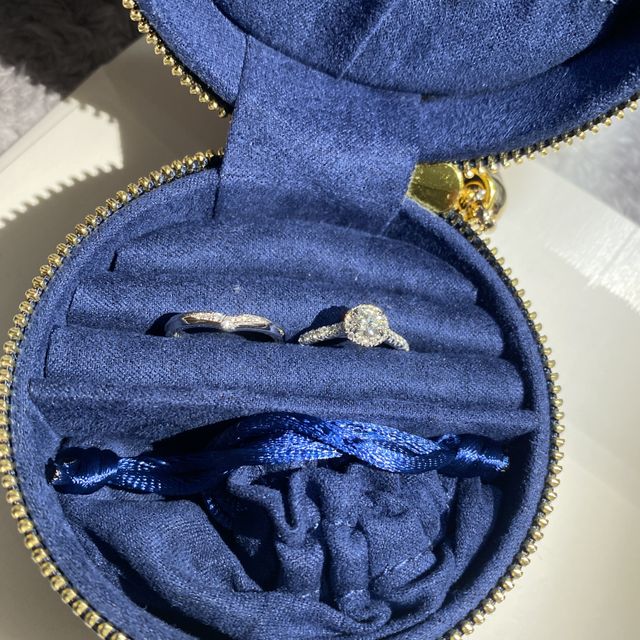 【銀座ダイヤモンドシライシの口コミ】 ダイヤのカットがとても綺麗でびっくりしました。ダイヤの質が上質で、他…