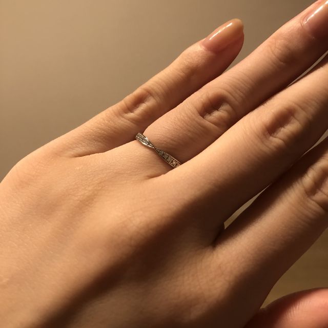 【Quand de Mariage(クワンドゥマリアージュ)の口コミ】 もともと理想としていたデザインで、見つけた瞬間に気に入りました。
値段…