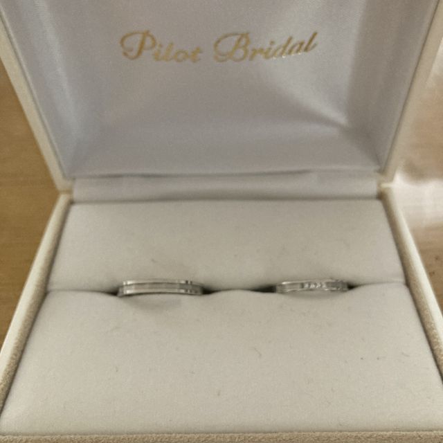 【PILOT BRIDAL(パイロットブライダル)の口コミ】 指輪のデザインはシンプルよりも珍しいデザインを探していたので、この指…
