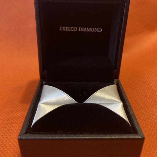 【エクセルコダイヤモンド(EXELCO DIAMOND)の口コミ】 普段ちょっとしたお出かけにもつけていけるように、真ん中のダイヤは大き…