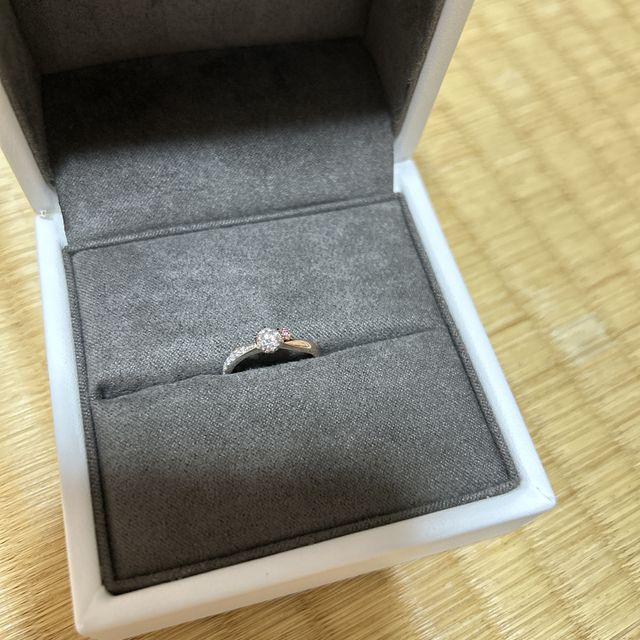 【BIJOUPIKO(ビジュピコ)の口コミ】 とにかく可愛いところです！
真ん中の大きいダイヤだけではなく、ピンクを…