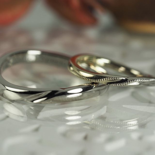 【AUROA(アウロア)の口コミ】 一生つける物なので、周りと被ることもなくシンプルかつ飽きのこないデザ…