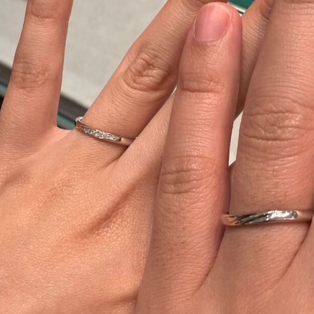 【アイプリモ(I-PRIMO)の口コミ】 指輪の形としてはストレートですが、ウェーブのデザインになっていて手に…
