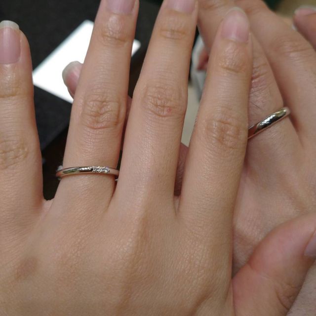 【ティファニー(Tiffany & Co.)の口コミ】 ティファニーの結婚指輪の中ではもっとも王道のデザインだと思います。形…