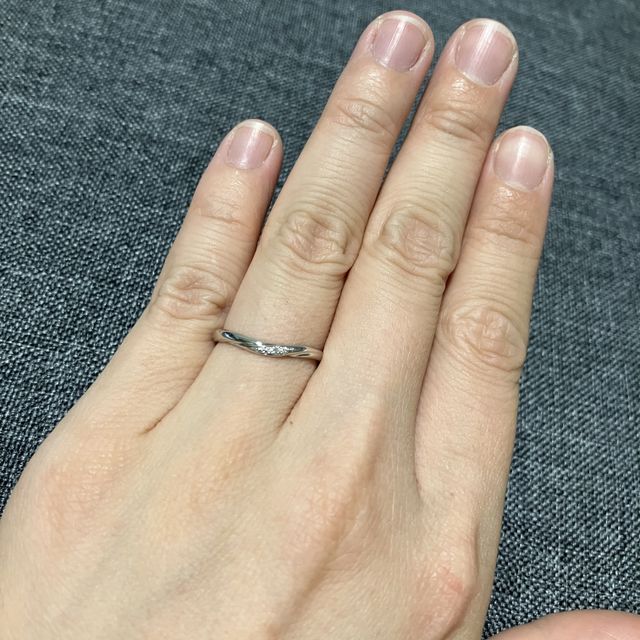 【AFFLUX(アフラックス)の口コミ】 形はいろいろ見てみましたがウェーブが一番気に入りました。彼とも同じ意…